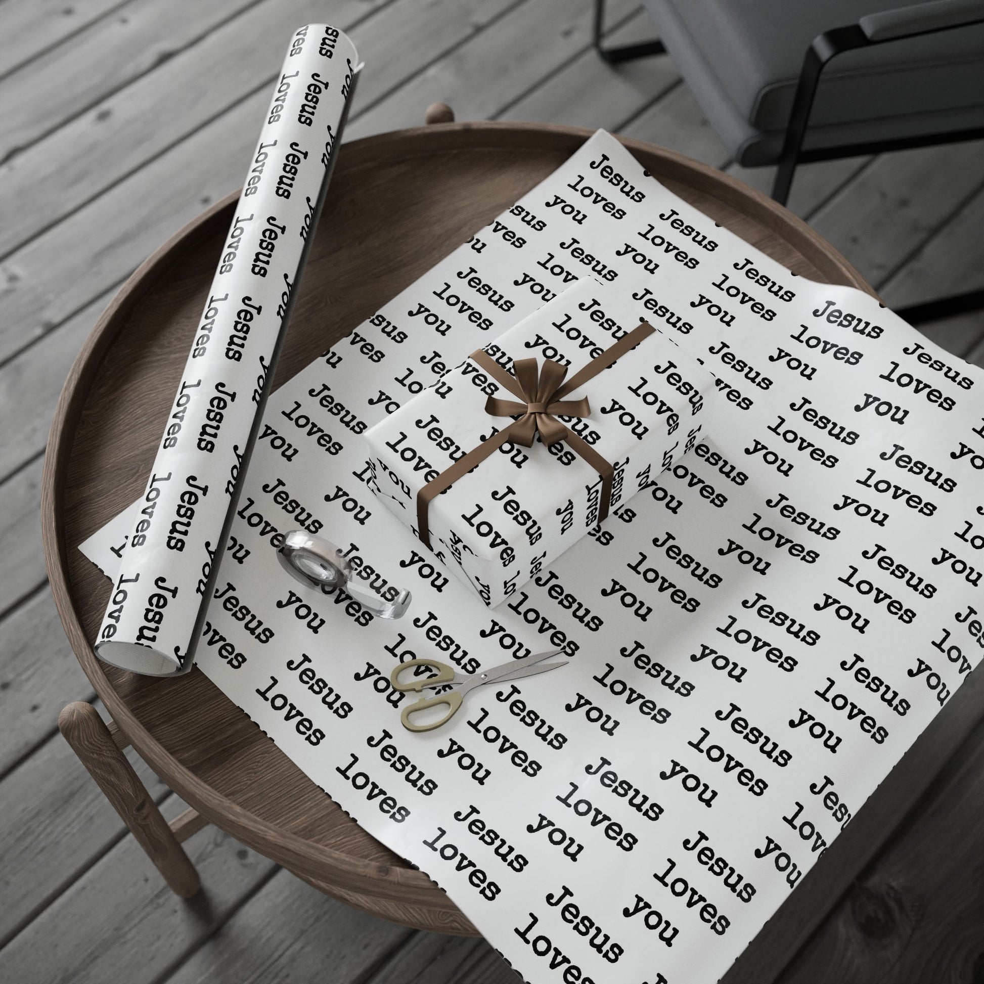 Wrapping Paper - Jesus loves you - Graleske