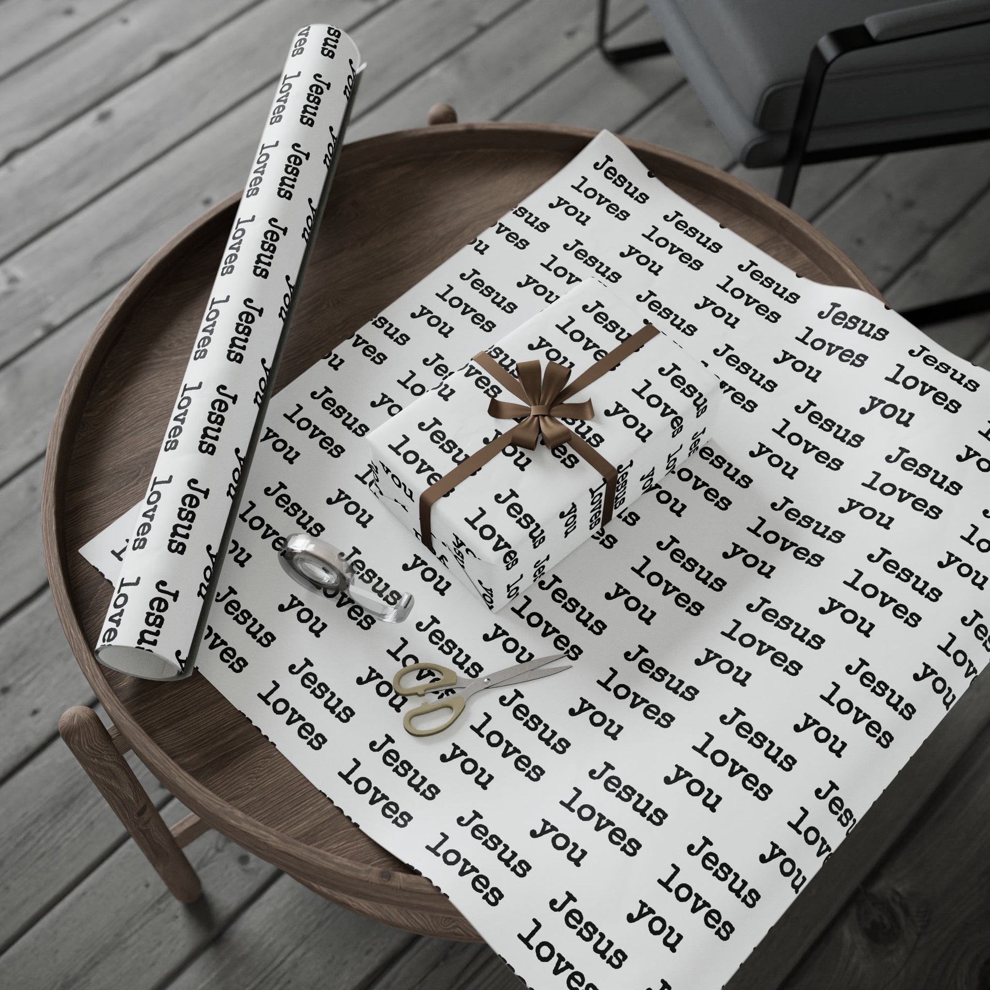 Wrapping Paper - Jesus loves you - Graleske